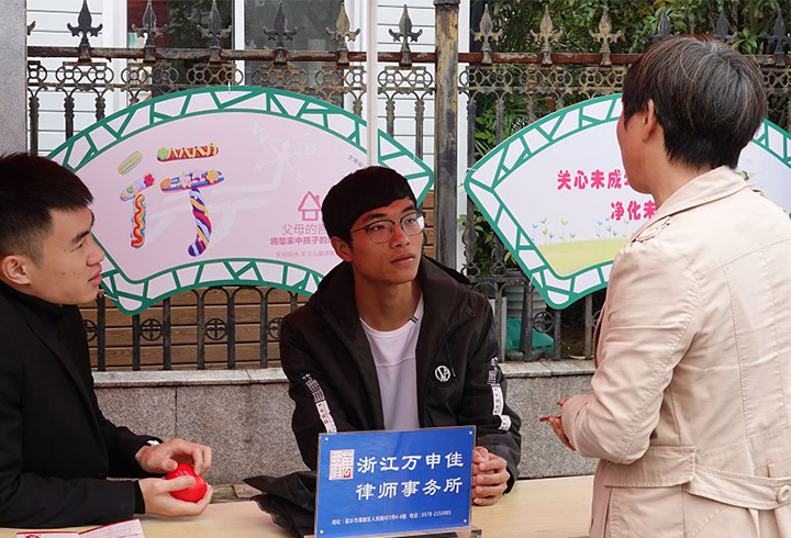 与动物保护协会一起进社区