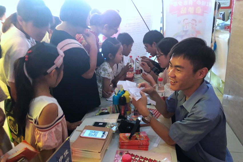 如何零距离接触律师，让孩子也能轻松记住法律常识