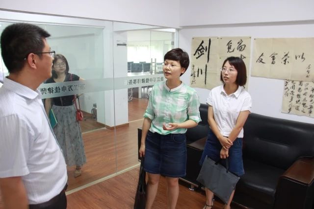团市委副书记徐菊珍一行莅临浙江万申佳律师事务所指导工作