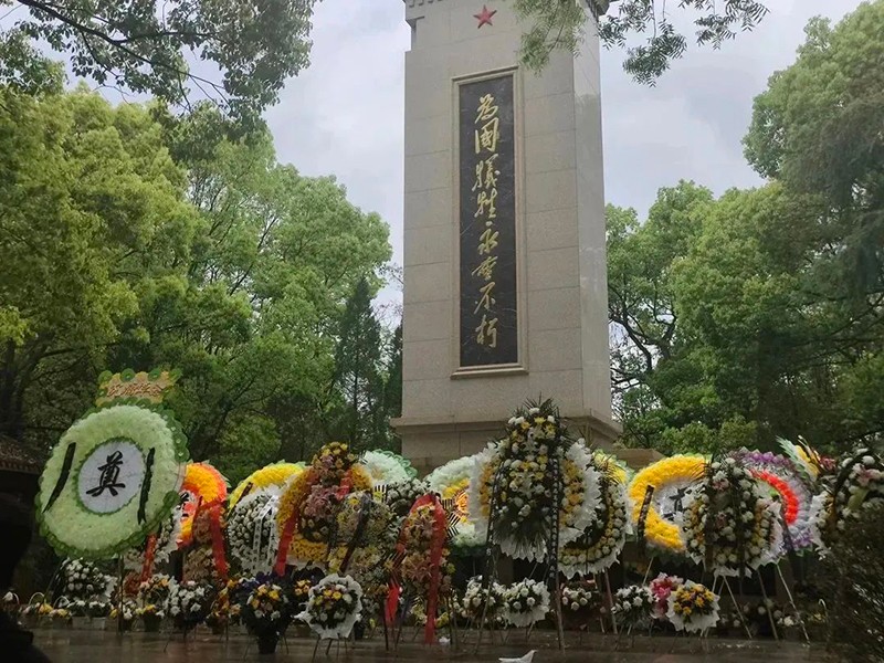 丽水市山东商会清明“缅怀先烈，致敬英雄”祭扫活动 (1).jpg