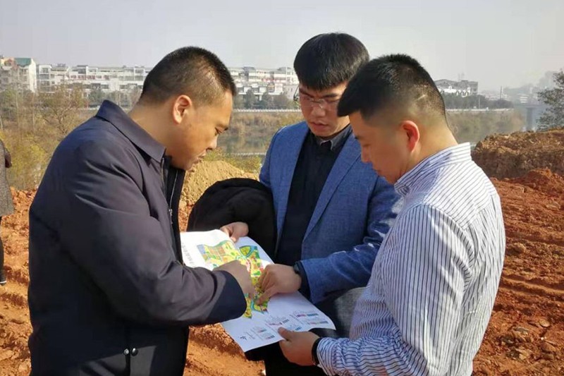 浙江丽水市绿谷明珠控股集团来我县考察城区土地开发项目 (4).jpg