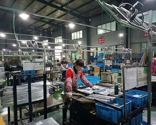 Longquan: Enterprises are busy starting work after the holiday, striving to create a "good start"