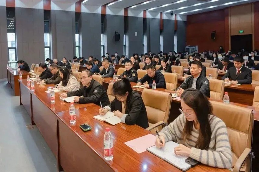 万申佳动态_当好企业护航人_合作共赢优生态——“法治管家”法治服务百人团正式成立 (3).jpg