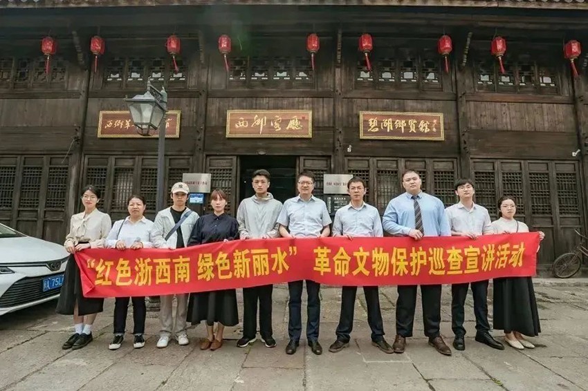 万申佳动态_律师护宝团巡查宣讲第十二站---诗画田园碧湖镇 (1).jpg