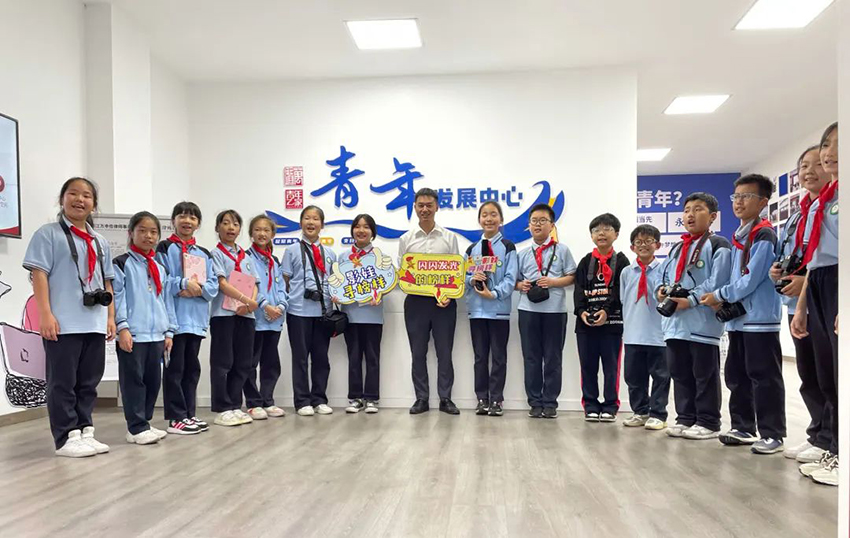 万申佳动态_天宁小学“影娃寻榜样”项目组到我所寻榜采访 (1).jpg