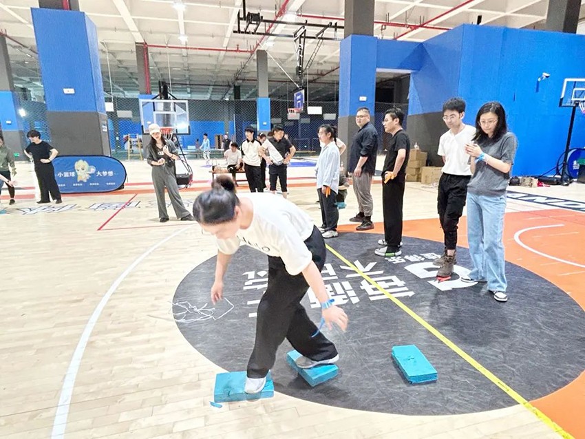 万申佳动态“承五四精神，展律师风采”青年律师趣味运动会 (9).jpg