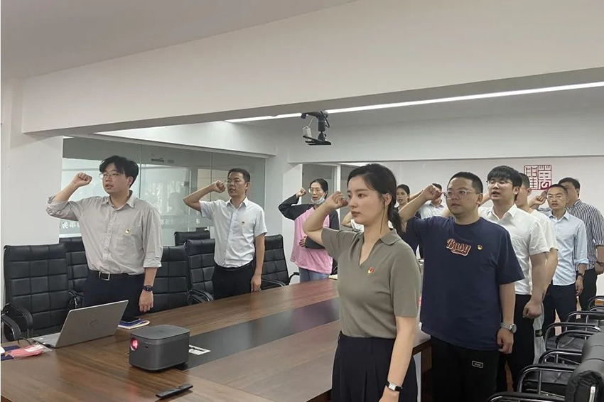 万申佳党建“520向党表白”主题党日活动暨确定入党积极分子会议 (4).jpg