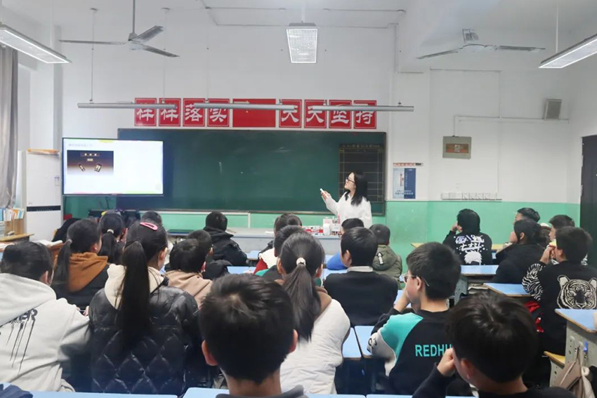 万申佳动态|2023第十三期“模拟法庭”走进育英小学