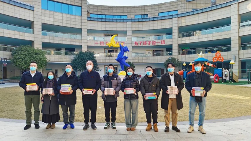 “爱的陪伴”主题党日活动 (1).jpg