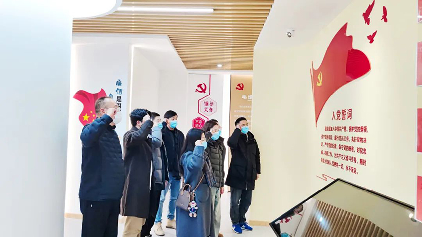 “爱的陪伴”主题党日活动 (2).jpg