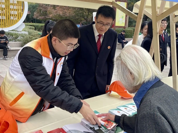 万申佳党建|知宪明法 与宪同行——宪法日活动纪实