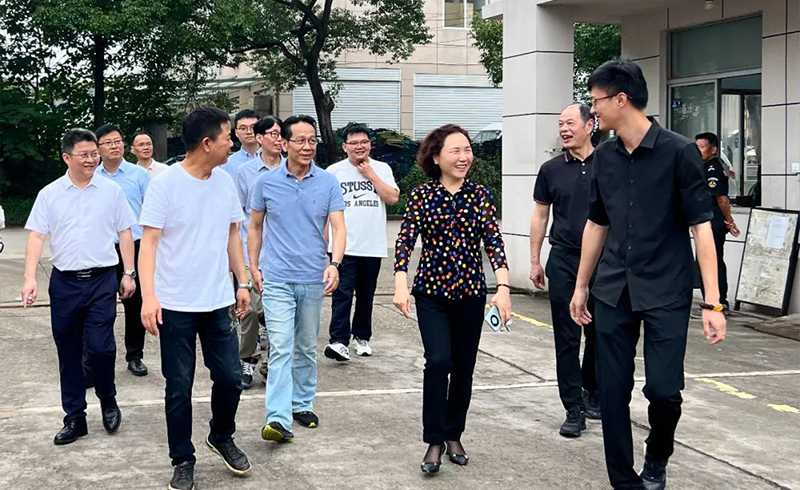Shengenhua (Lishui Municipal People's Congress) & leaders visited Jinxin Stainless Steel, held a symposium.