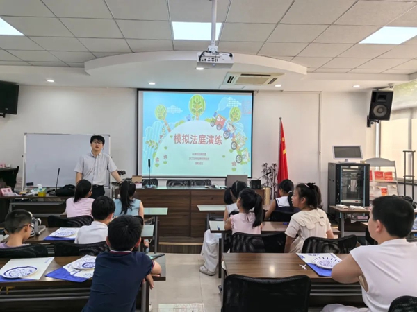 万众益心|2025年第十一期模拟法庭走进佳和社区